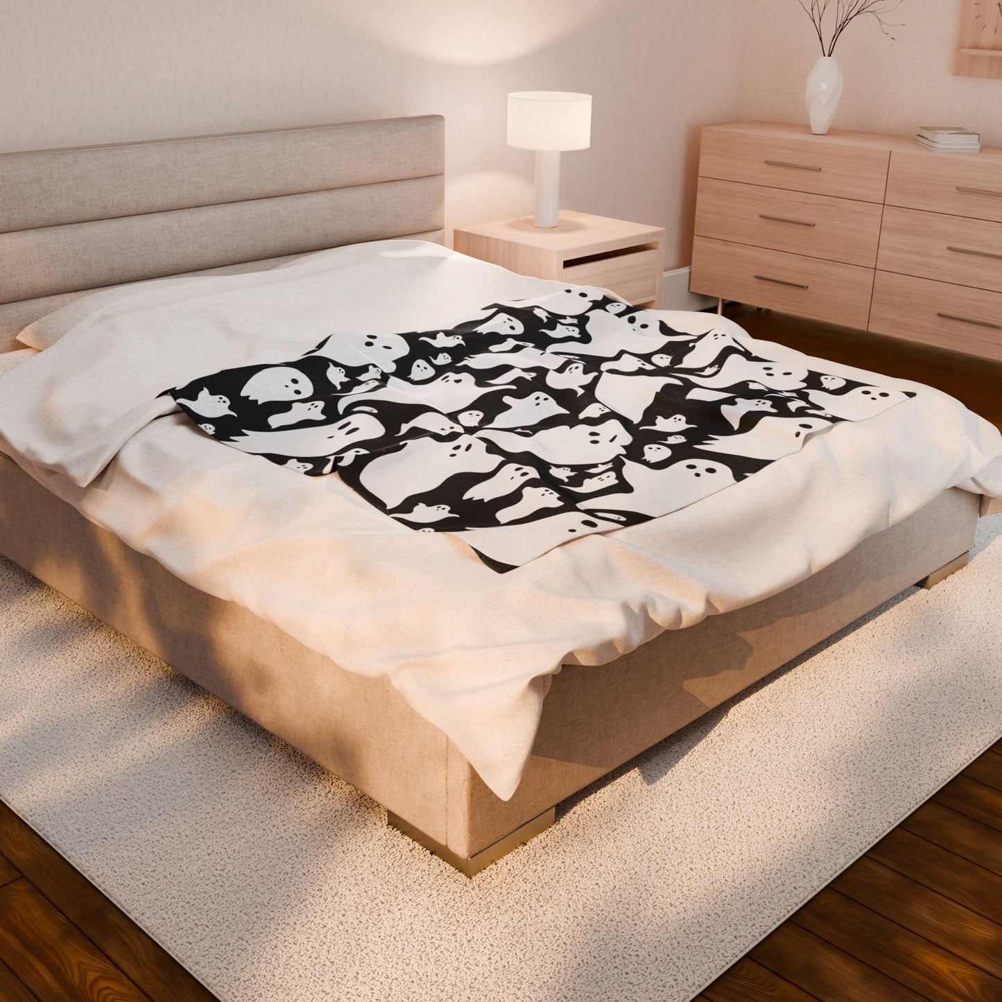 Spooky Ghost Plush Blanket - Cozy Home Décor