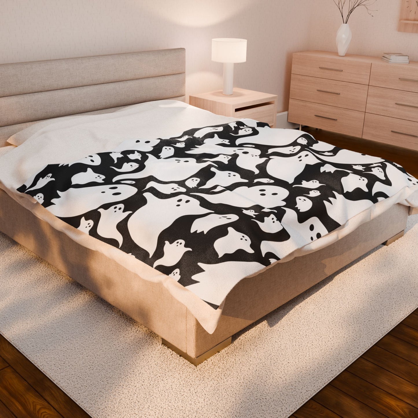 Spooky Ghost Plush Blanket - Cozy Home Décor