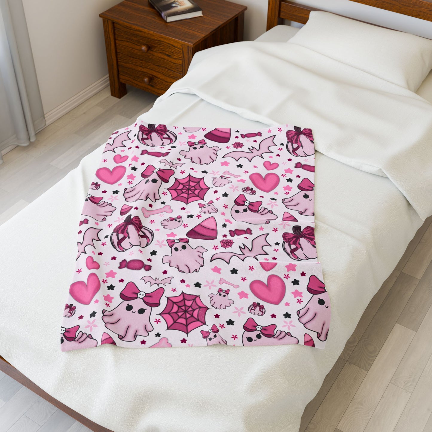 Cute Ghosts & Bats Velveteen Plush Blanket | Cozy Throw for Spooky Seasons