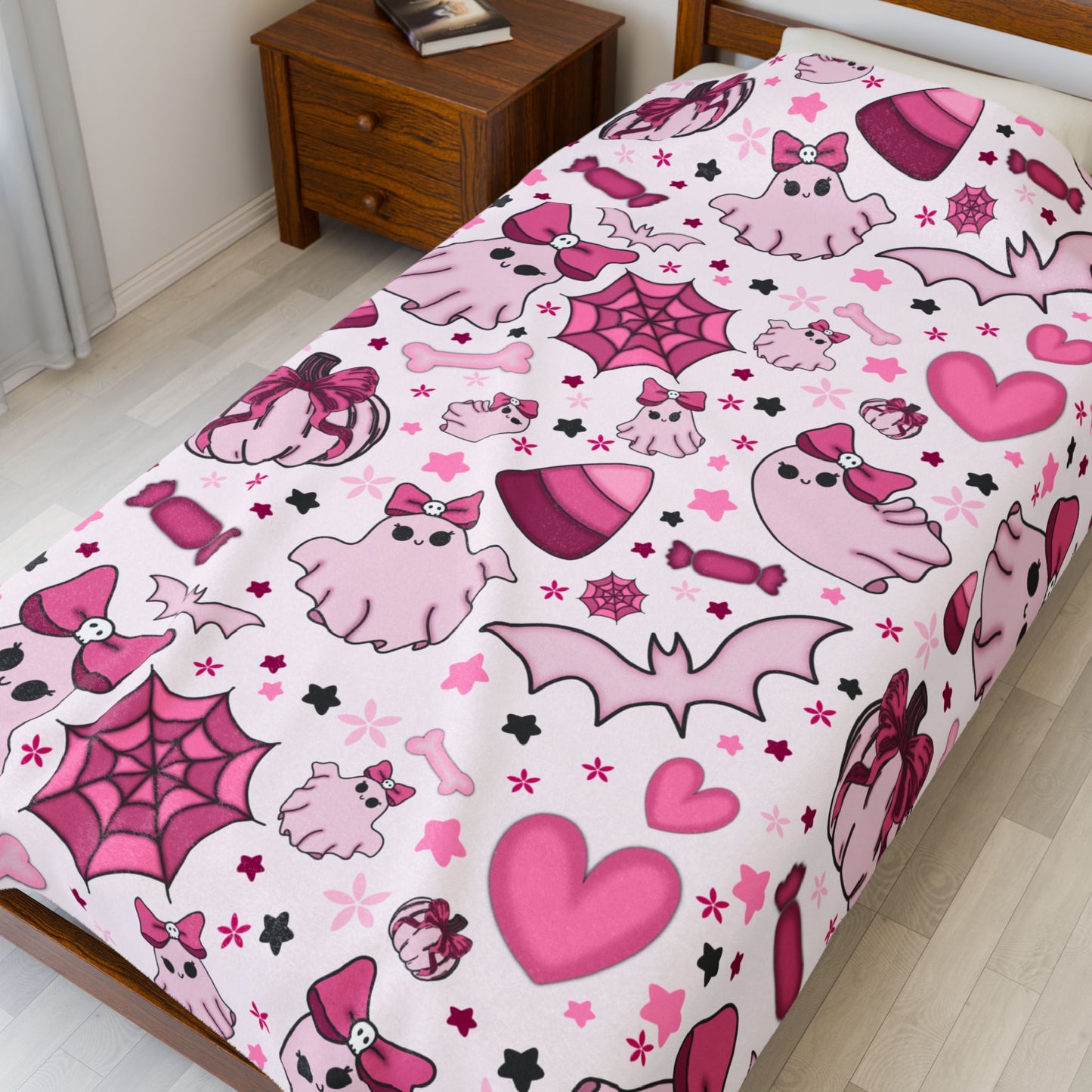 Cute Ghosts & Bats Velveteen Plush Blanket | Cozy Throw for Spooky Seasons