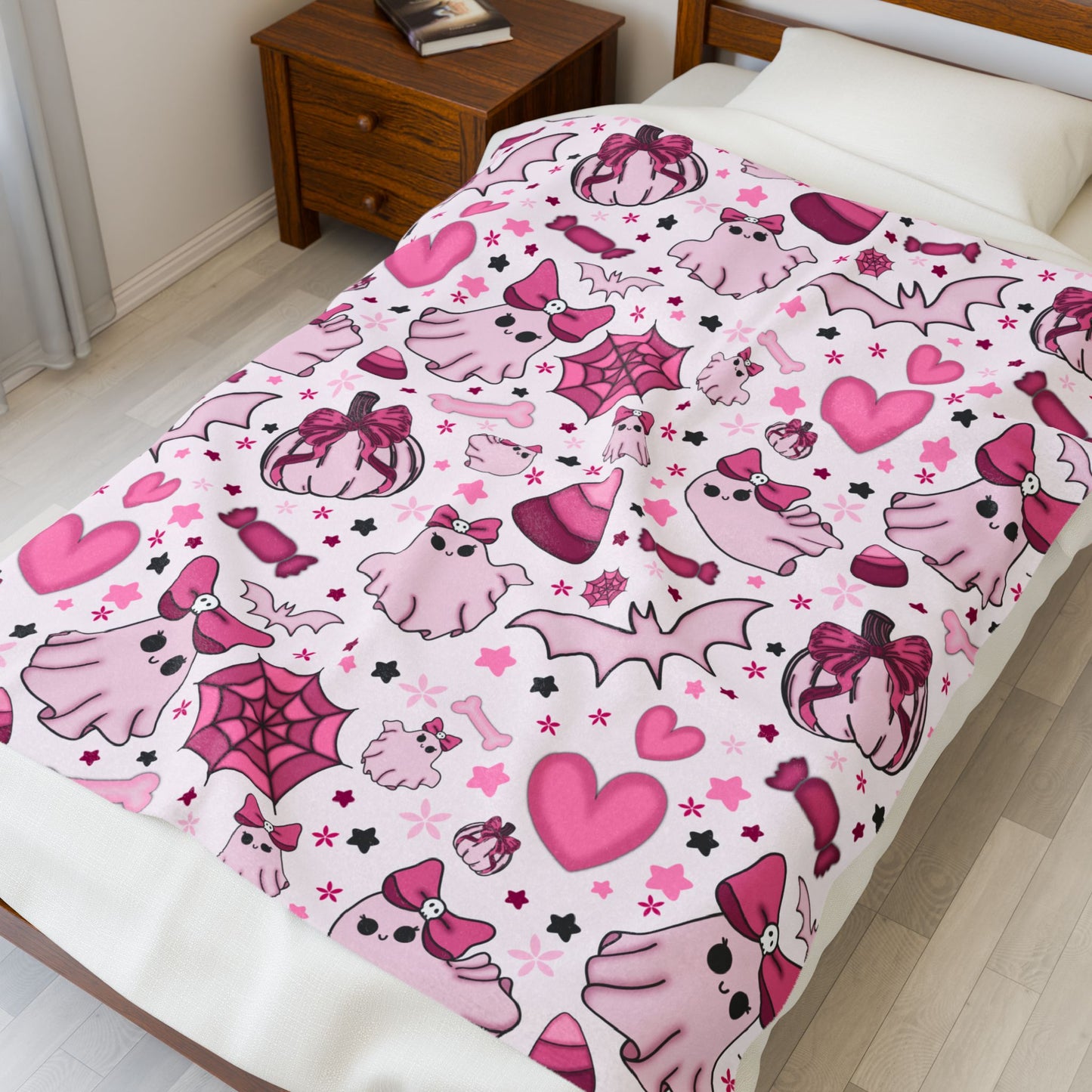 Cute Ghosts & Bats Velveteen Plush Blanket | Cozy Throw for Spooky Seasons