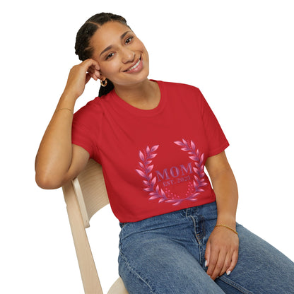 Mom Est. 2025 Floral Wreath T-Shirt