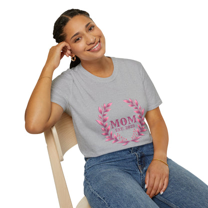 Mom Est. 2025 Floral Wreath T-Shirt