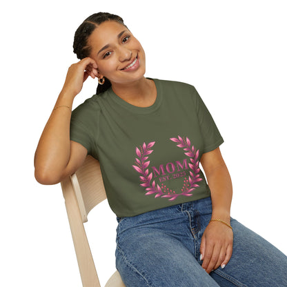 Mom Est. 2025 Floral Wreath T-Shirt