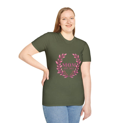 Mom Est. 2025 Floral Wreath T-Shirt
