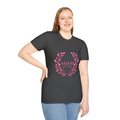 Mom Est. 2025 Floral Wreath T-Shirt