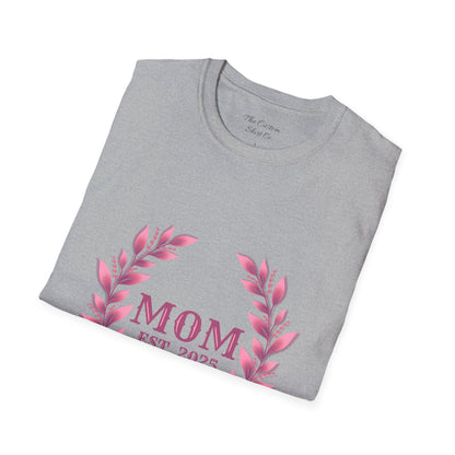 Mom Est. 2025 Floral Wreath T-Shirt