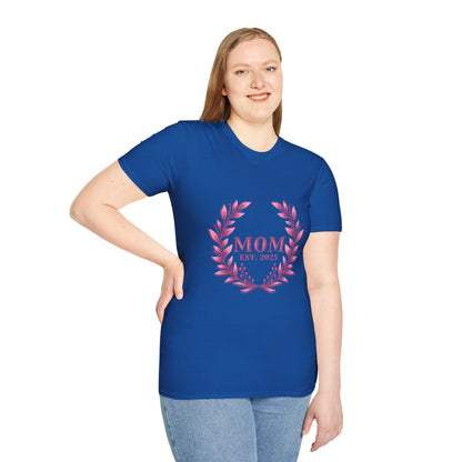 Mom Est. 2025 Floral Wreath T-Shirt